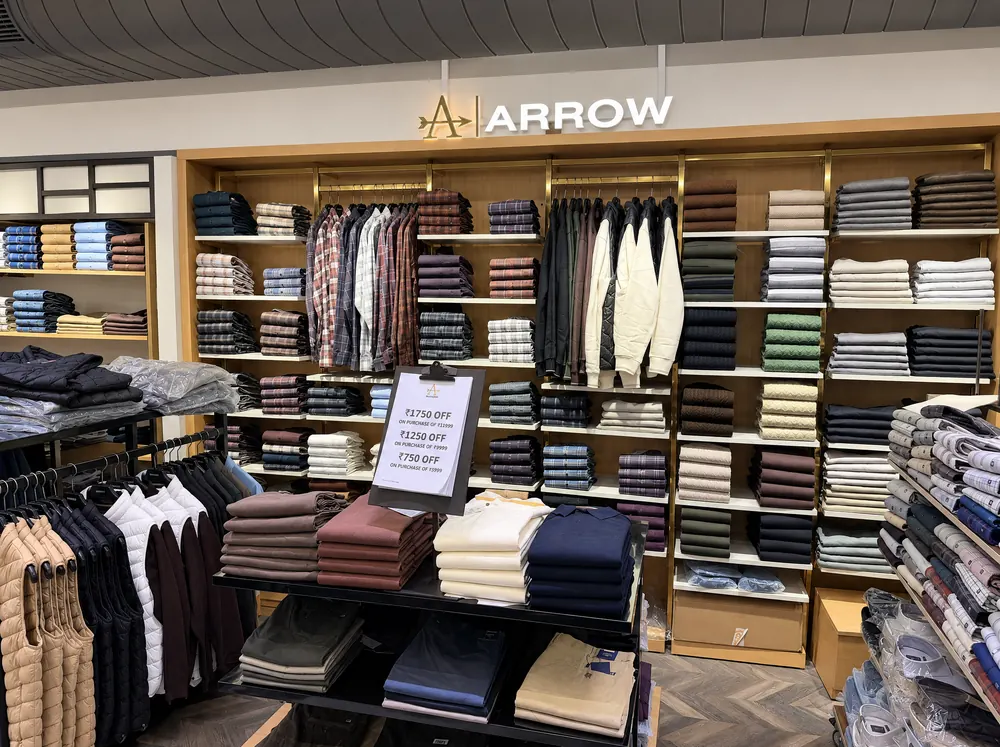 Arrow wall, Wardrobe Mall Road, Amritsar