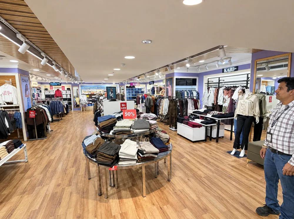Round table man right, Wardrobe Mall Road, Amritsar