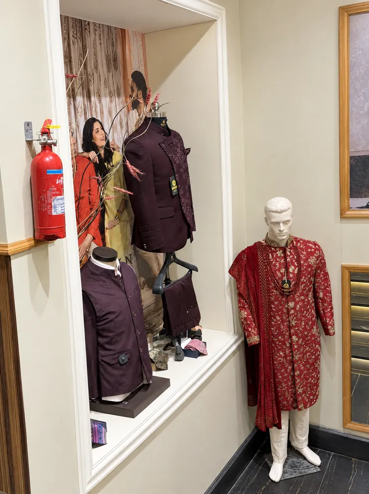 Stairwell kurta display, Wardrobe Mall Road, Amritsar